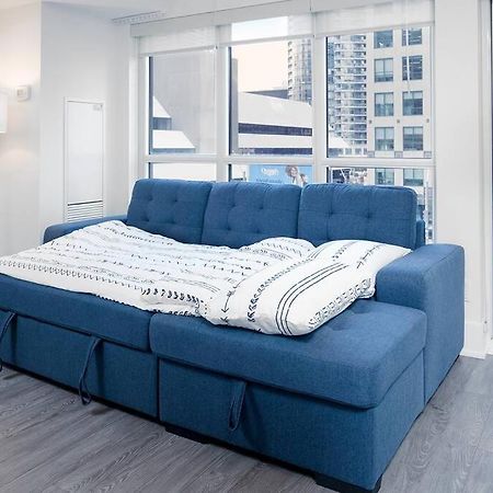 Chic 1-Br Condo; Parking Included; Downtown Core Toronto Buitenkant foto