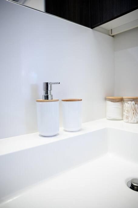 Chic 1-Br Condo; Parking Included; Downtown Core Toronto Buitenkant foto