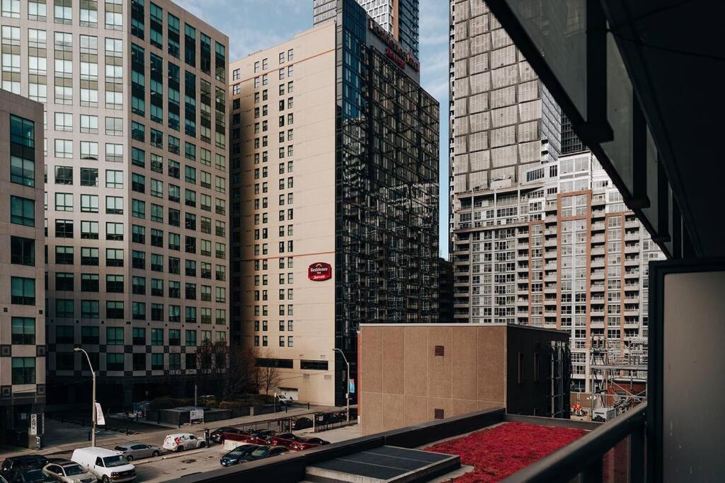 Chic 1-Br Condo; Parking Included; Downtown Core Toronto Buitenkant foto