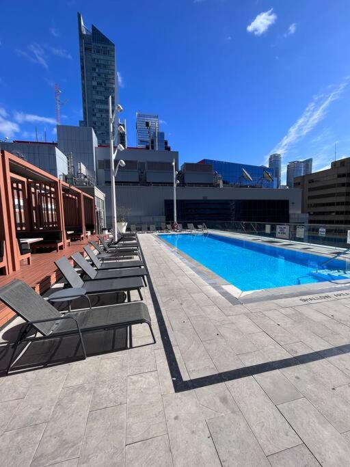 Chic 1-Br Condo; Parking Included; Downtown Core Toronto Buitenkant foto