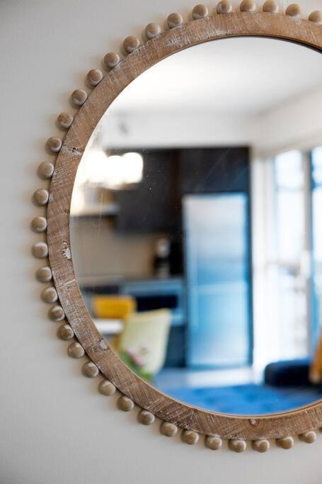 Chic 1-Br Condo; Parking Included; Downtown Core Toronto Buitenkant foto